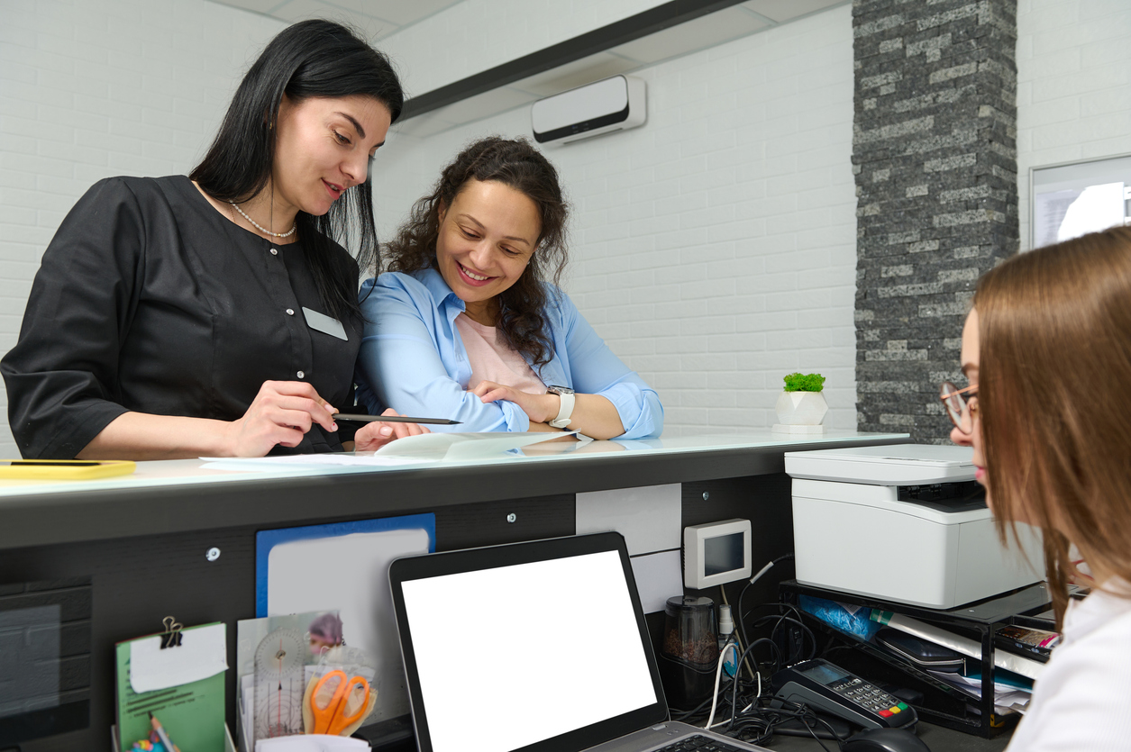 Wie Sie die Arbeit Ihrer Mitarbeiter im Salon und in der Praxis optimal organisieren